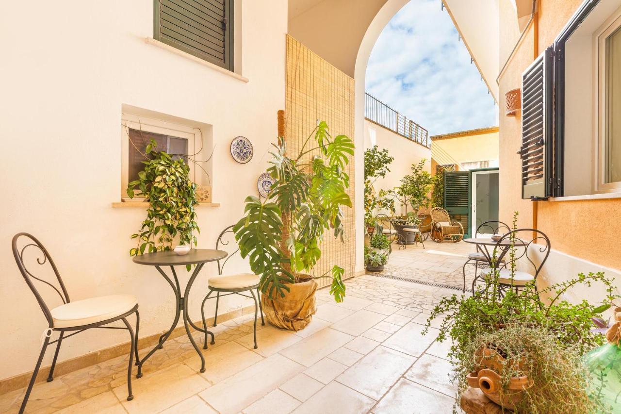 Dimora Le Tre Muse Guesthouse 레체 외부 사진
