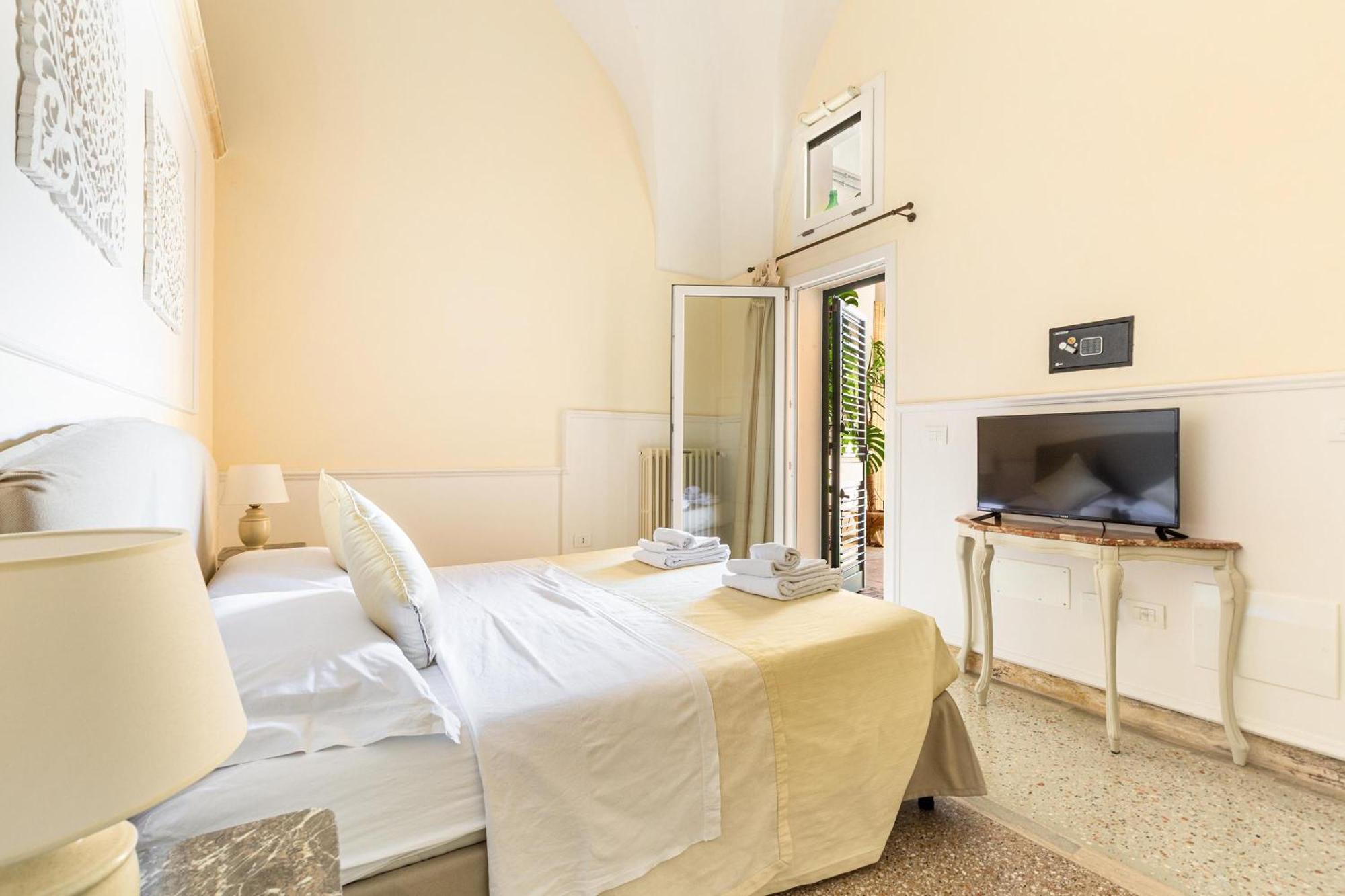 Dimora Le Tre Muse Guesthouse 레체 외부 사진